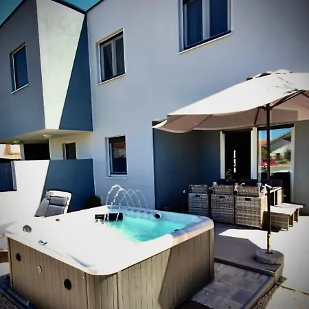 Nyaraló Lp Croatia *