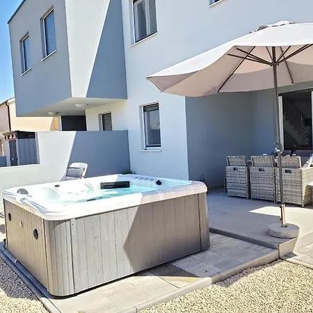 Nyaraló Lp Croatia *